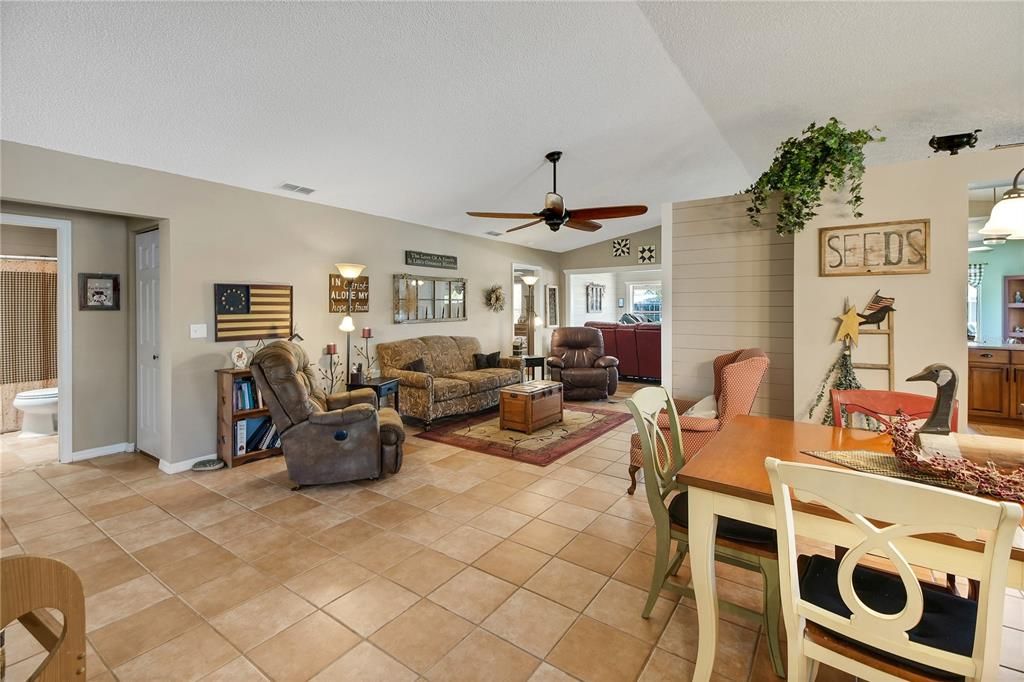 Activo con contrato: $259,900 (3 camas, 2 baños, 1735 Pies cuadrados)