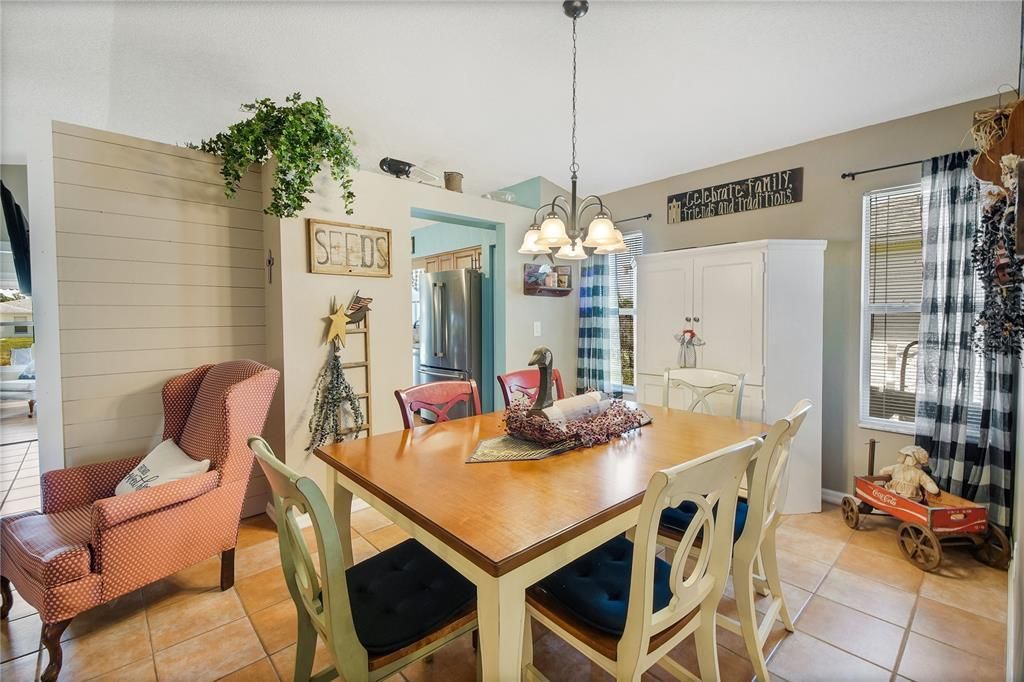 Activo con contrato: $259,900 (3 camas, 2 baños, 1735 Pies cuadrados)