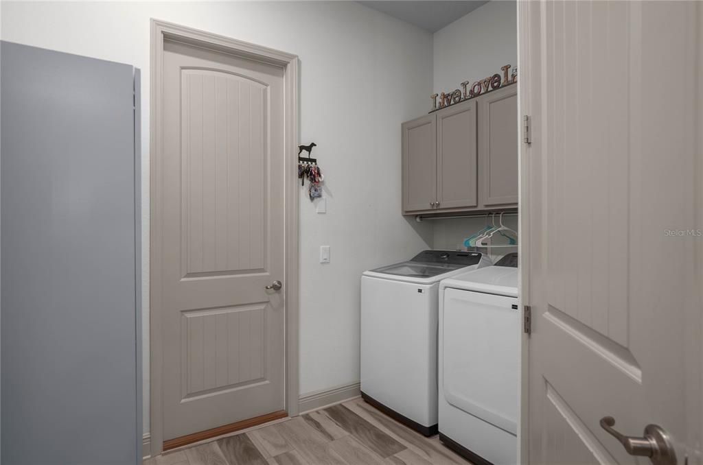 For Sale: $565,000 (3 beds, 2 baths, 2056 Square Feet)