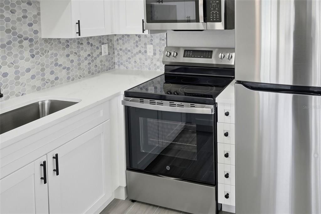 For Sale: $549,900 (3 beds, 2 baths, 1399 Square Feet)