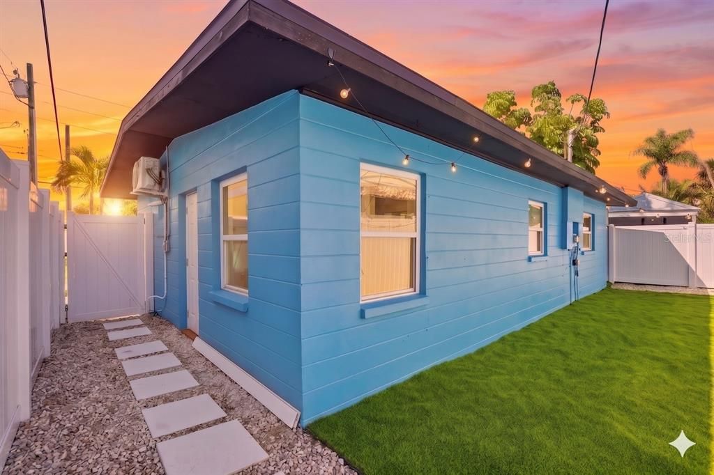 For Sale: $549,900 (3 beds, 2 baths, 1399 Square Feet)