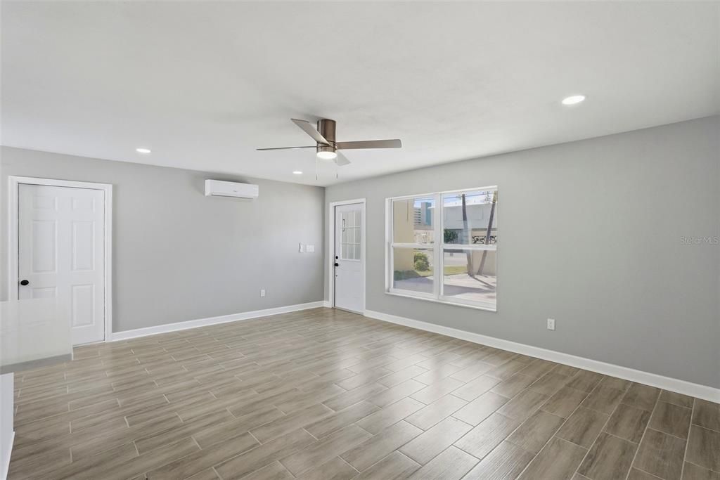For Sale: $549,900 (3 beds, 2 baths, 1399 Square Feet)
