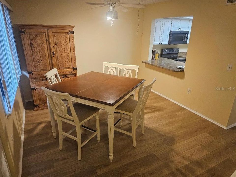 For Sale: $159,900 (2 beds, 2 baths, 1263 Square Feet)