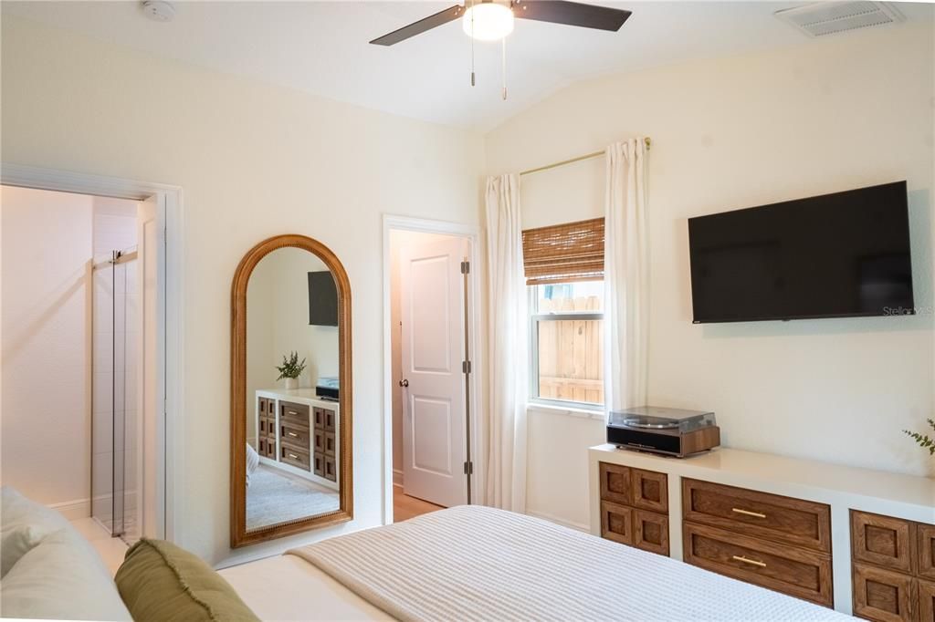 For Sale: $549,999 (3 beds, 2 baths, 1483 Square Feet)