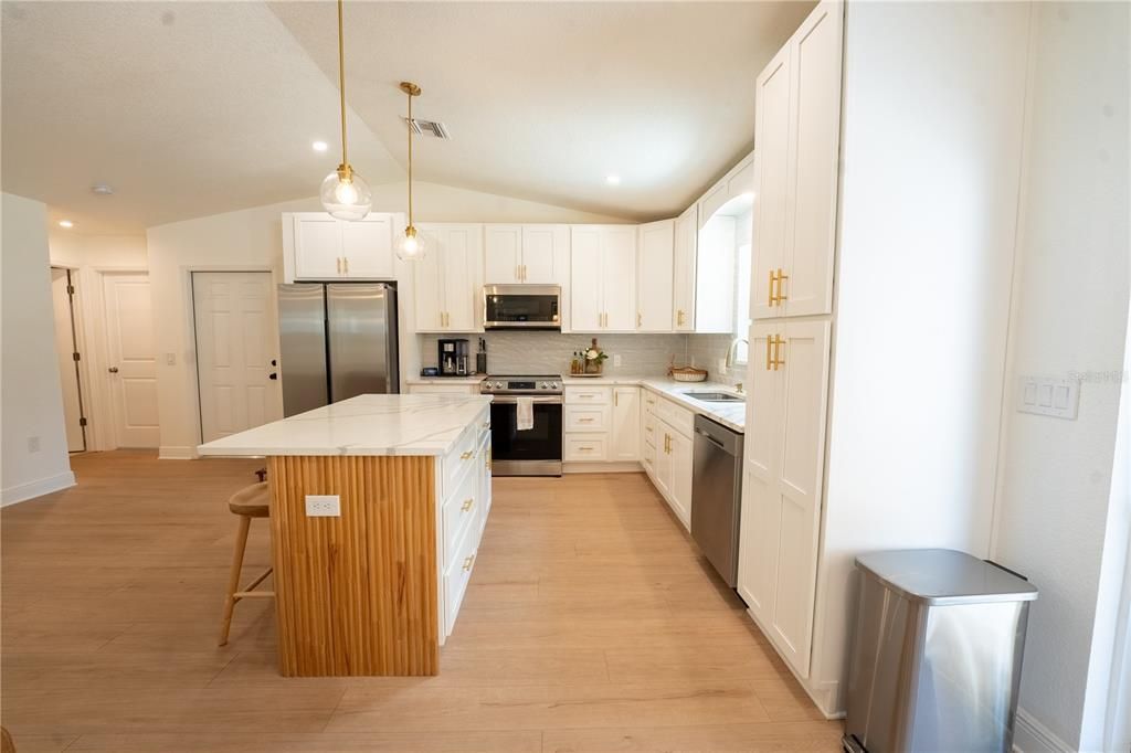 For Sale: $549,999 (3 beds, 2 baths, 1483 Square Feet)