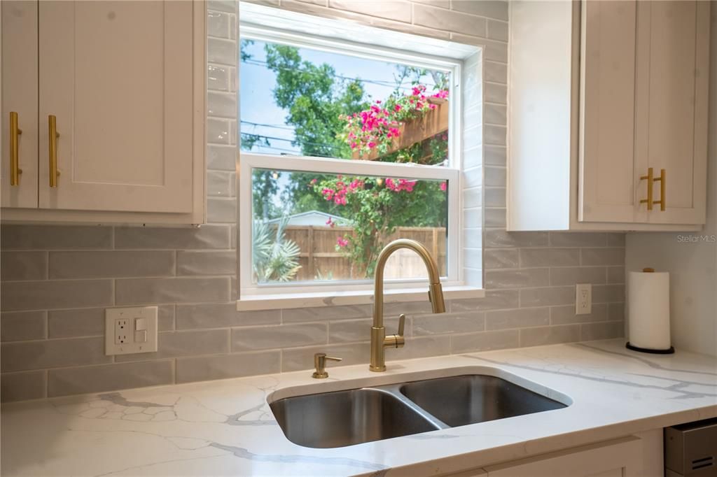 For Sale: $549,999 (3 beds, 2 baths, 1483 Square Feet)