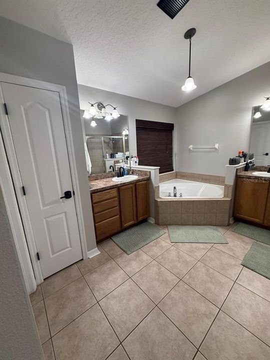 For Sale: $699,900 (3 beds, 2 baths, 2047 Square Feet)