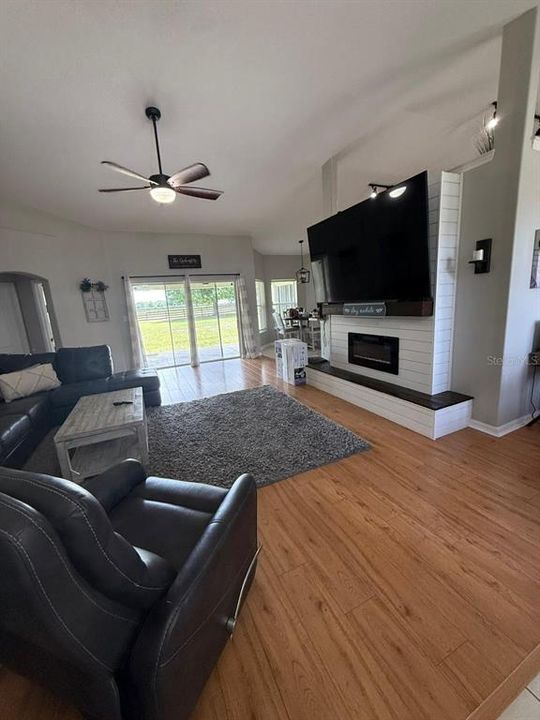 For Sale: $699,900 (3 beds, 2 baths, 2047 Square Feet)
