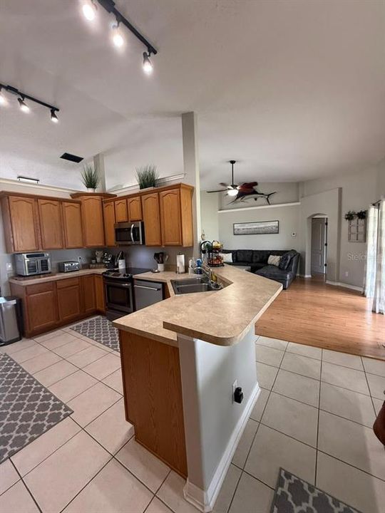 For Sale: $699,900 (3 beds, 2 baths, 2047 Square Feet)