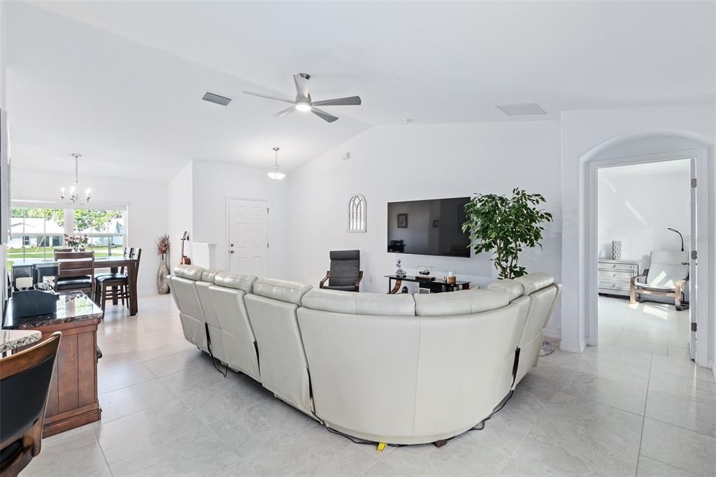 En Venta: $360,000 (3 camas, 2 baños, 1600 Pies cuadrados)