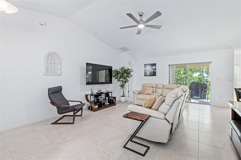 En Venta: $360,000 (3 camas, 2 baños, 1600 Pies cuadrados)
