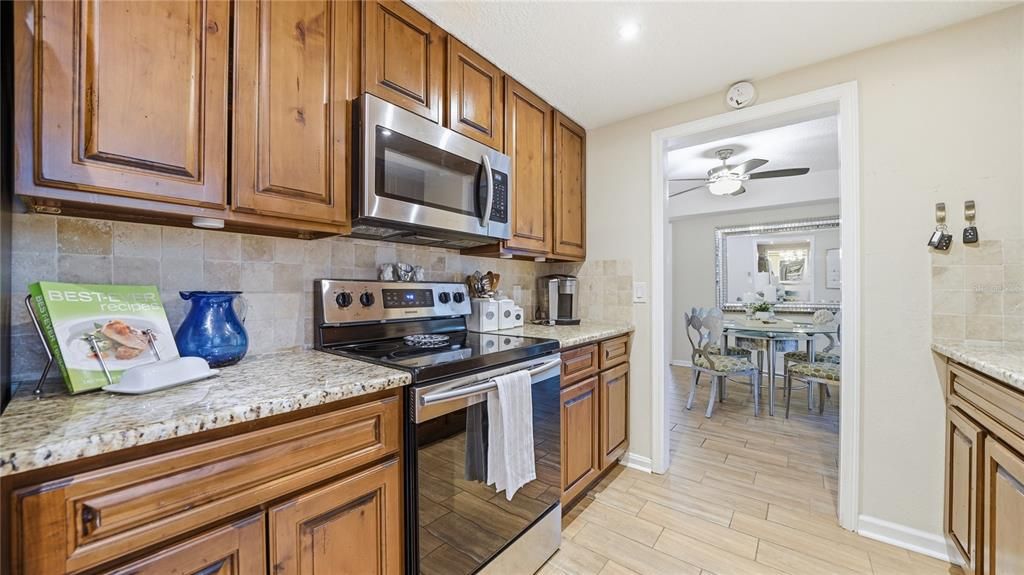 En Venta: $425,000 (4 camas, 3 baños, 2514 Pies cuadrados)