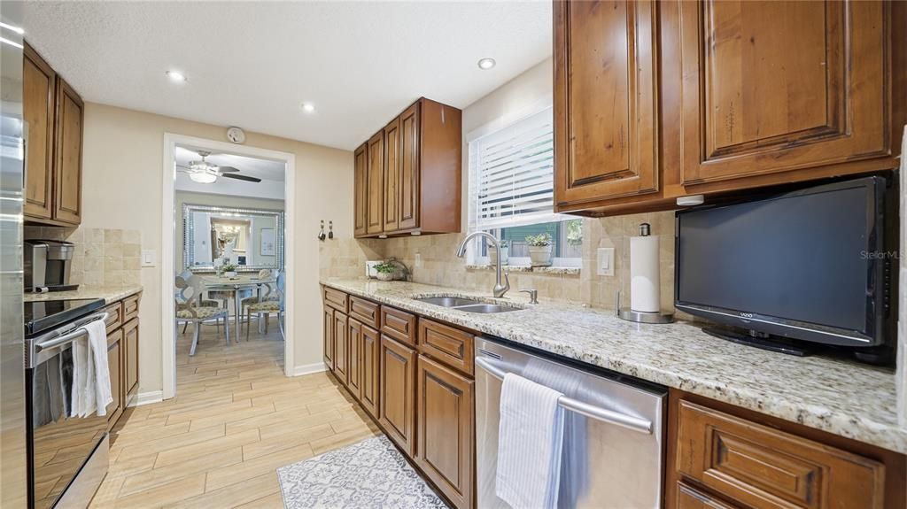En Venta: $425,000 (4 camas, 3 baños, 2514 Pies cuadrados)