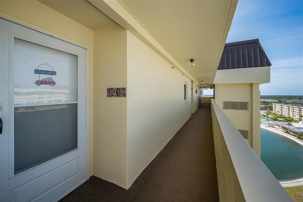 For Sale: $220,000 (1 beds, 1 baths, 815 Square Feet)