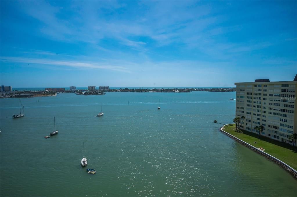 For Sale: $220,000 (1 beds, 1 baths, 815 Square Feet)