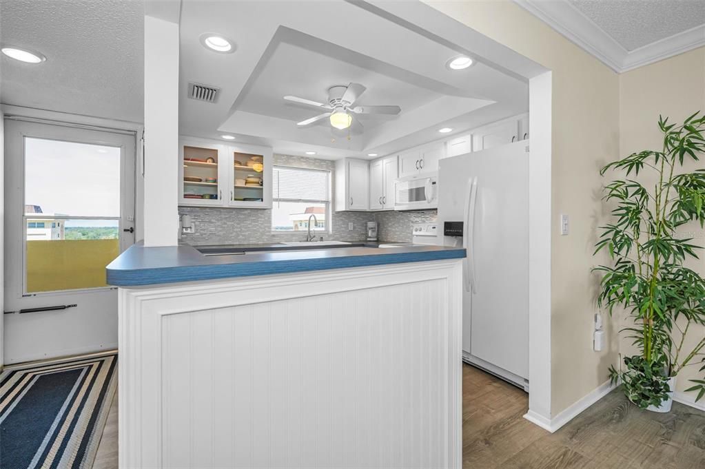 For Sale: $220,000 (1 beds, 1 baths, 815 Square Feet)