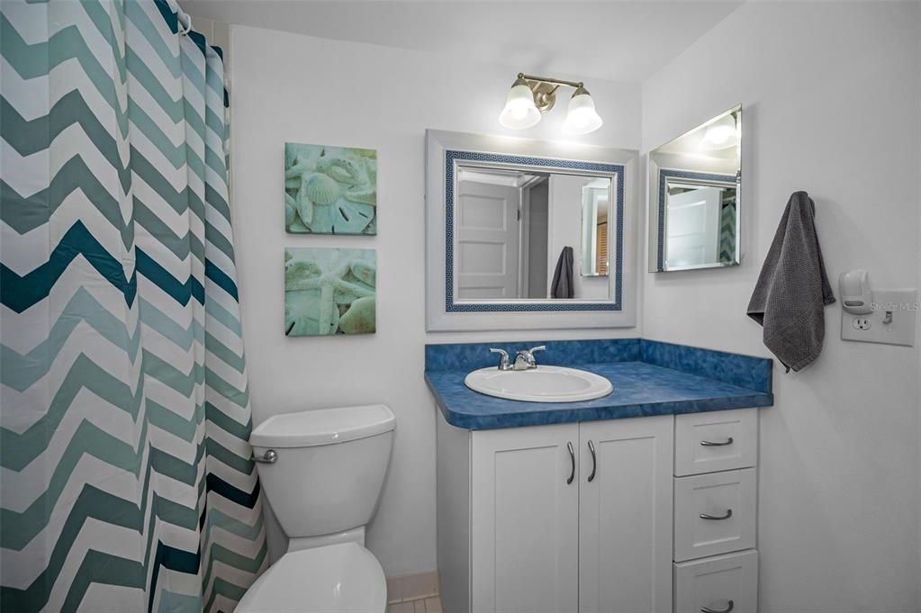 For Sale: $220,000 (1 beds, 1 baths, 815 Square Feet)