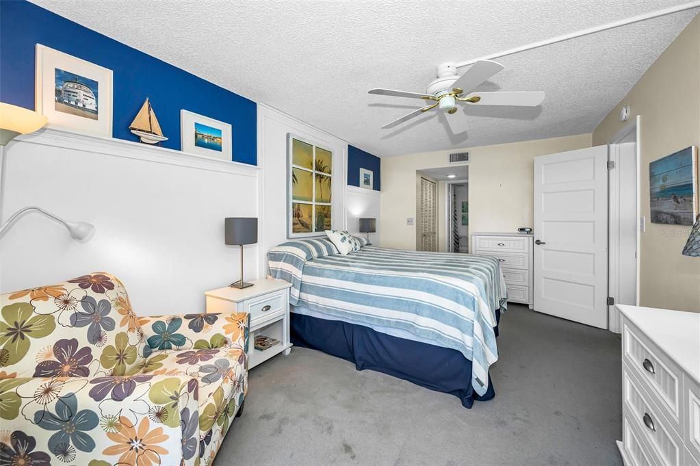 For Sale: $220,000 (1 beds, 1 baths, 815 Square Feet)