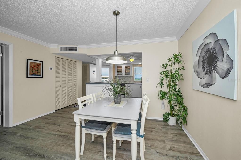 For Sale: $220,000 (1 beds, 1 baths, 815 Square Feet)