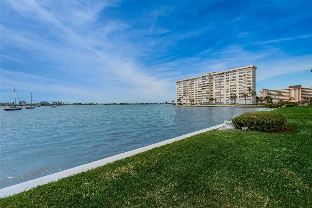 For Sale: $220,000 (1 beds, 1 baths, 815 Square Feet)