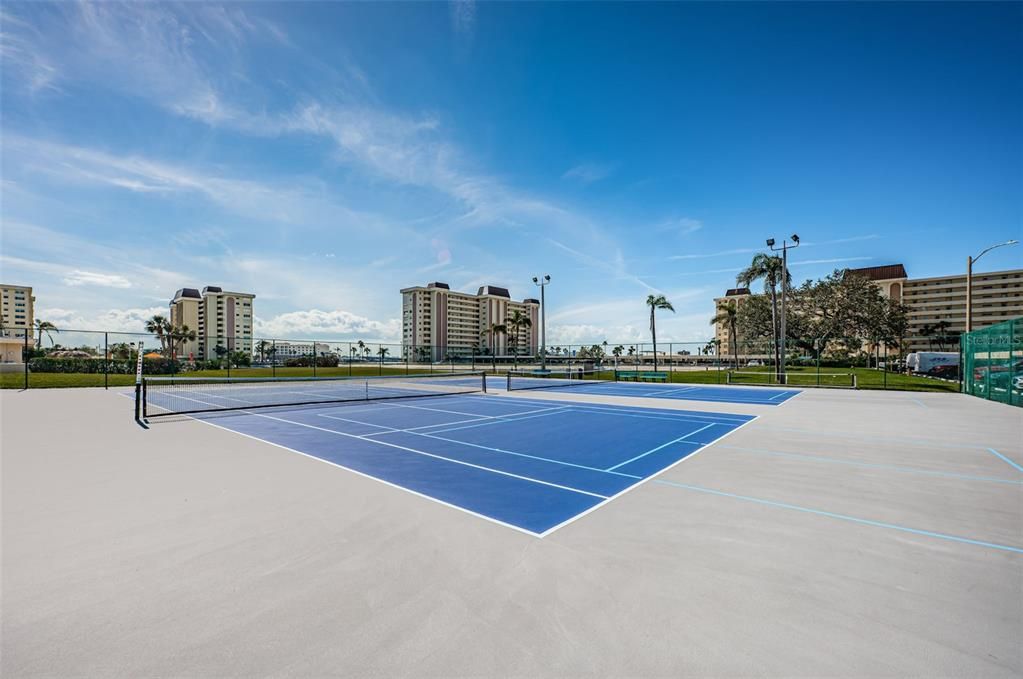 For Sale: $220,000 (1 beds, 1 baths, 815 Square Feet)
