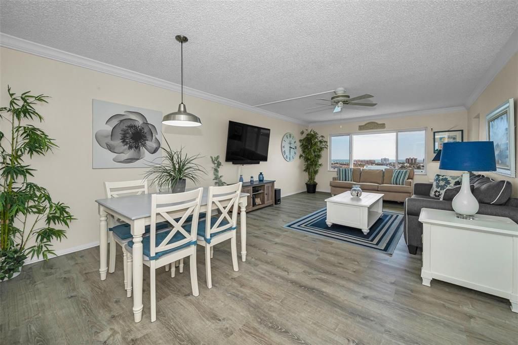 For Sale: $220,000 (1 beds, 1 baths, 815 Square Feet)