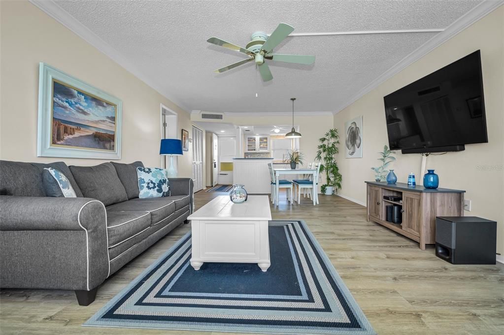 For Sale: $220,000 (1 beds, 1 baths, 815 Square Feet)