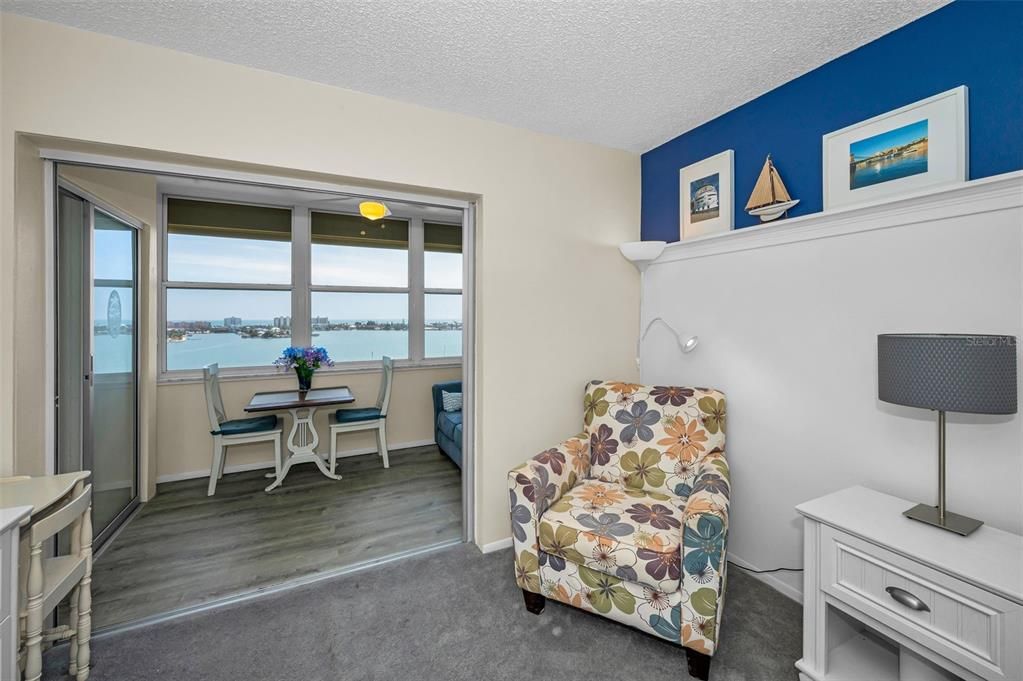 For Sale: $220,000 (1 beds, 1 baths, 815 Square Feet)