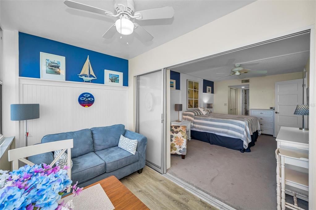 For Sale: $220,000 (1 beds, 1 baths, 815 Square Feet)