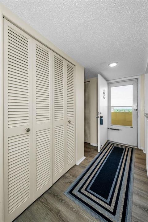 For Sale: $220,000 (1 beds, 1 baths, 815 Square Feet)