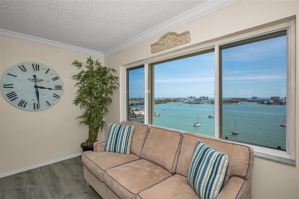 For Sale: $220,000 (1 beds, 1 baths, 815 Square Feet)