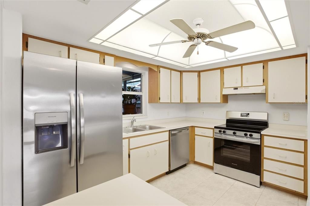 На продажу: $284,900 (3 спален, 2 ванн, 1393 Квадратных фут)