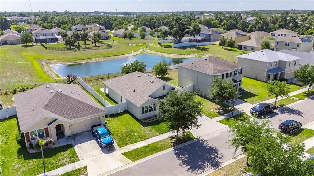 Под контрактом: $349,990 (4 спален, 2 ванн, 1826 Квадратных фут)