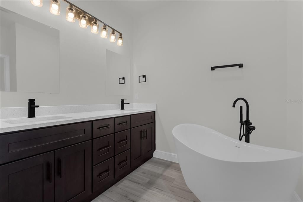 For Sale: $308,000 (4 beds, 3 baths, 1827 Square Feet)
