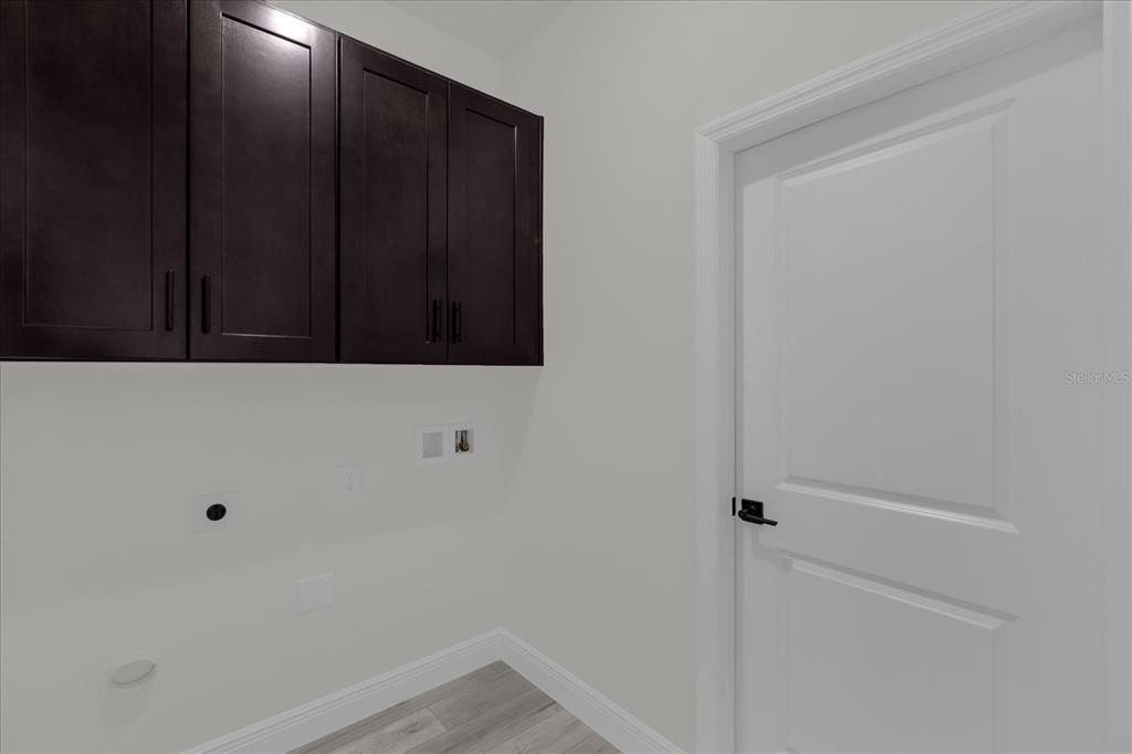 For Sale: $308,000 (4 beds, 3 baths, 1827 Square Feet)