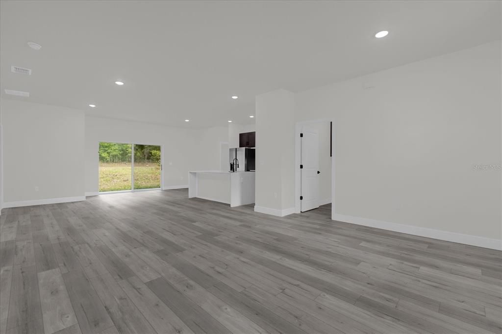 For Sale: $308,000 (4 beds, 3 baths, 1827 Square Feet)