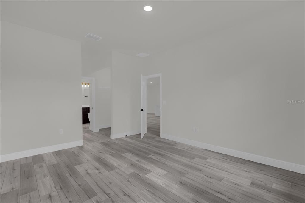 For Sale: $308,000 (4 beds, 3 baths, 1827 Square Feet)