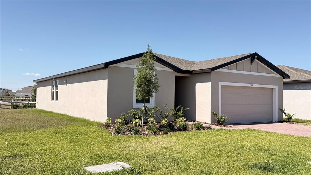 For Rent: $2,050 (3 beds, 2 baths, 1707 Square Feet)
