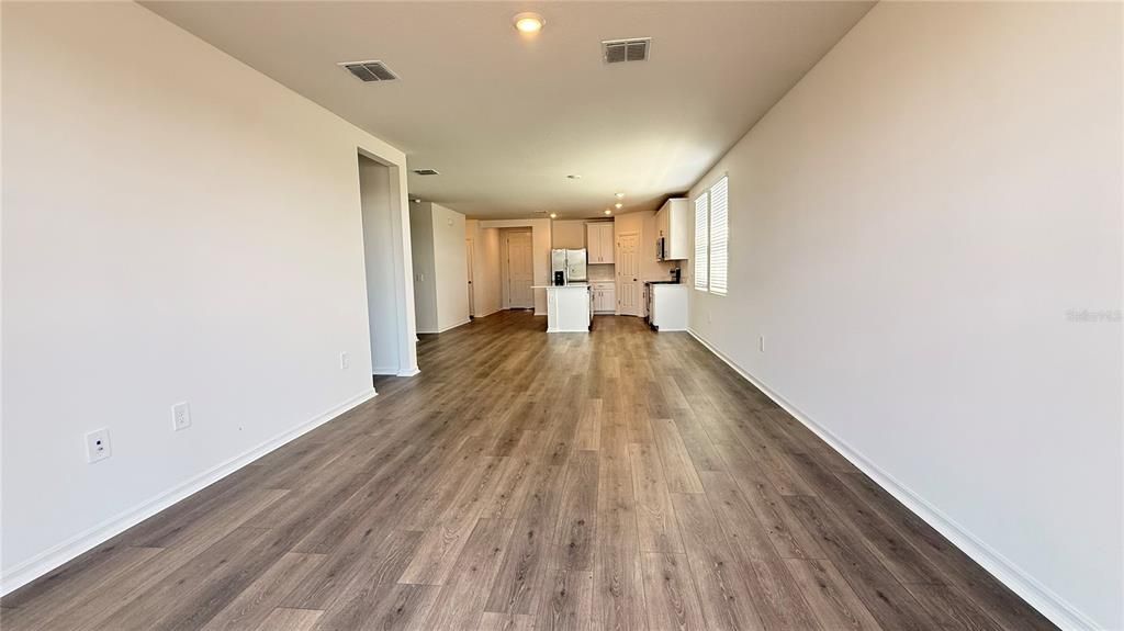 For Rent: $2,050 (3 beds, 2 baths, 1707 Square Feet)