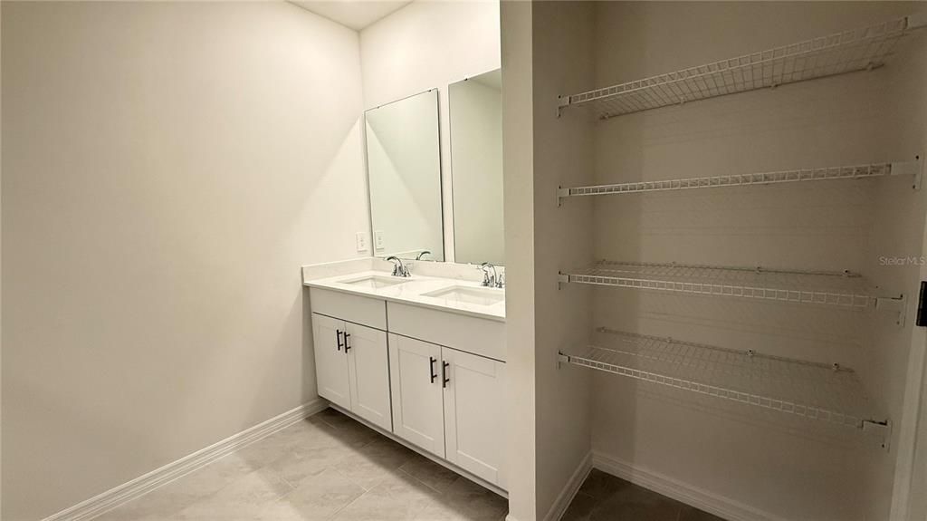For Rent: $2,050 (3 beds, 2 baths, 1707 Square Feet)