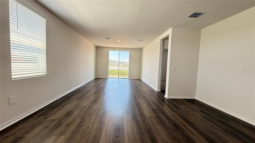 For Rent: $2,050 (3 beds, 2 baths, 1707 Square Feet)