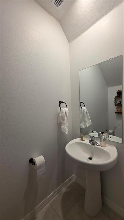 For Rent: $2,200 (3 beds, 2 baths, 1634 Square Feet)