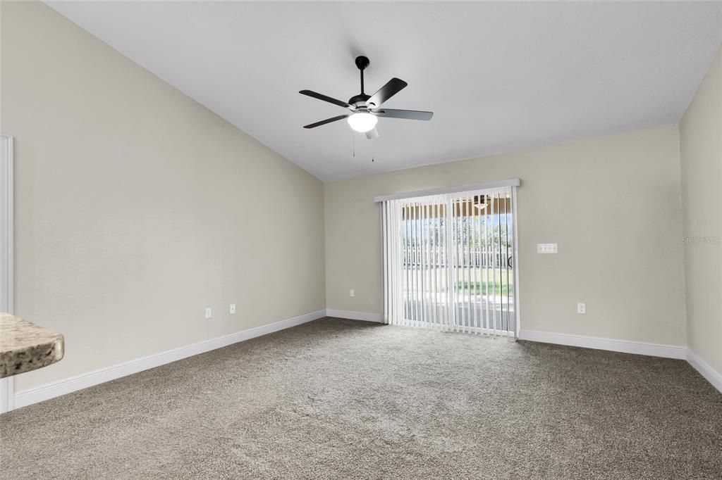 Activo con contrato: $275,000 (3 camas, 2 baños, 1934 Pies cuadrados)
