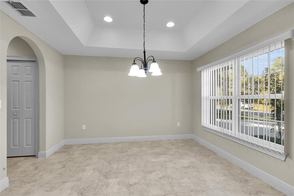 Activo con contrato: $275,000 (3 camas, 2 baños, 1934 Pies cuadrados)