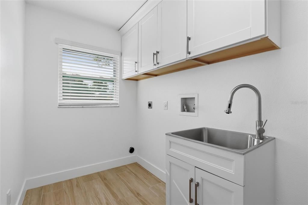 For Sale: $429,900 (3 beds, 2 baths, 1663 Square Feet)