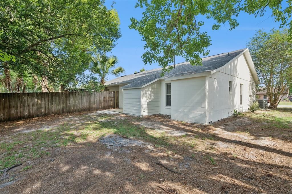 Active With Contract: $259,900 (3 beds, 2 baths, 972 Square Feet)