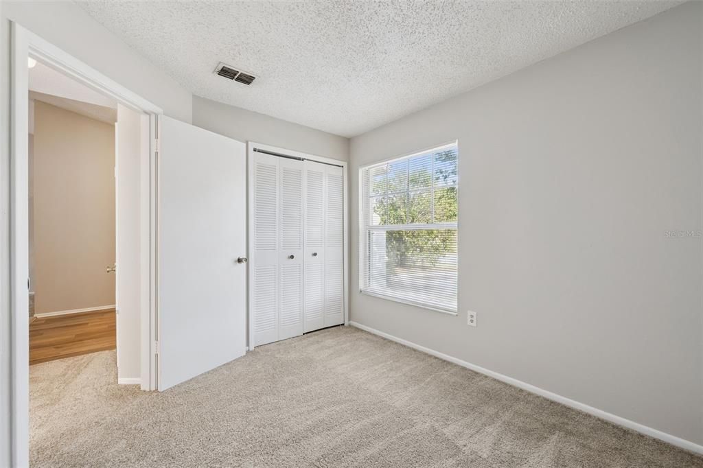 Active With Contract: $259,900 (3 beds, 2 baths, 972 Square Feet)