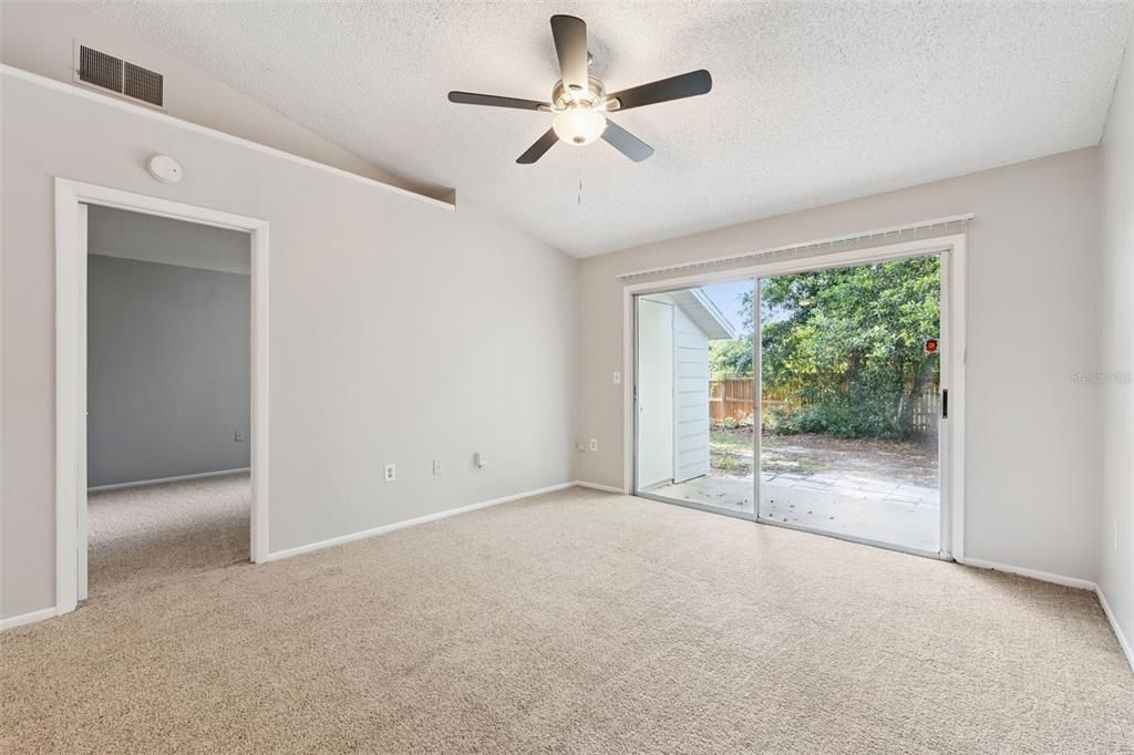 Active With Contract: $259,900 (3 beds, 2 baths, 972 Square Feet)