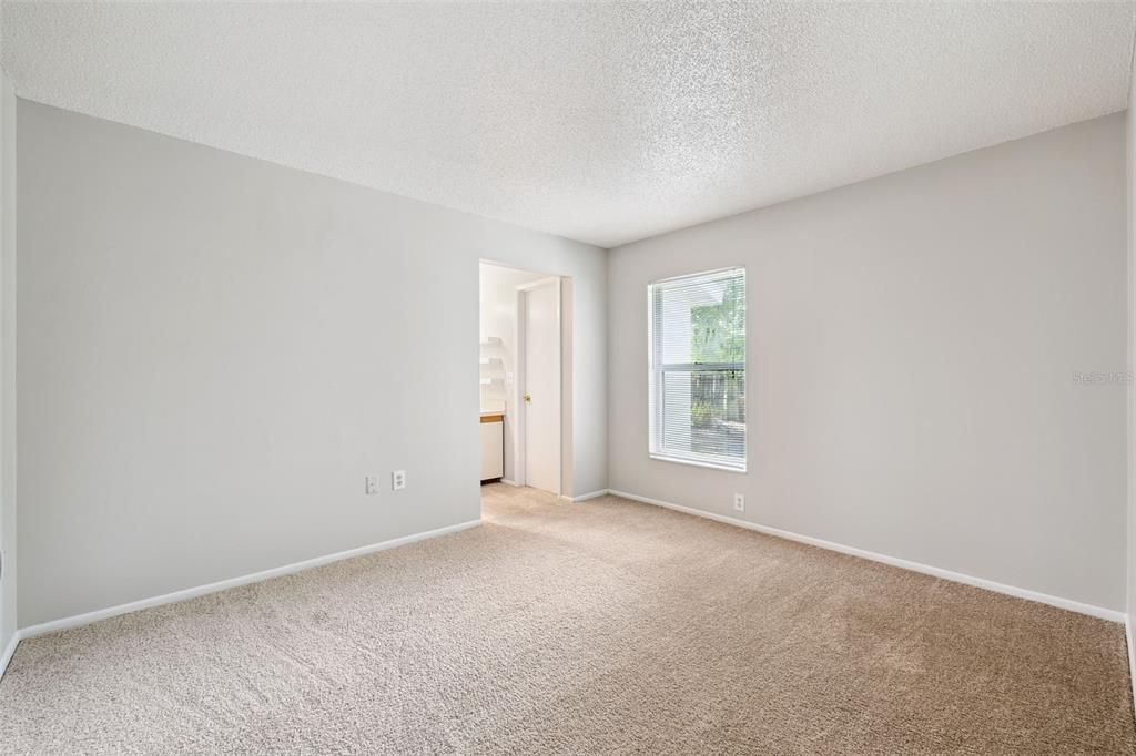 Active With Contract: $259,900 (3 beds, 2 baths, 972 Square Feet)
