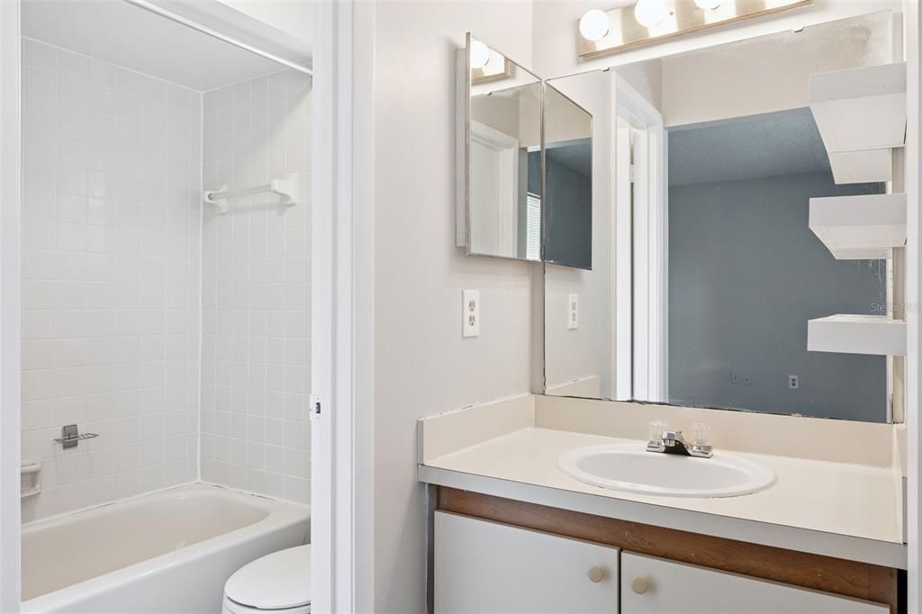 Active With Contract: $259,900 (3 beds, 2 baths, 972 Square Feet)